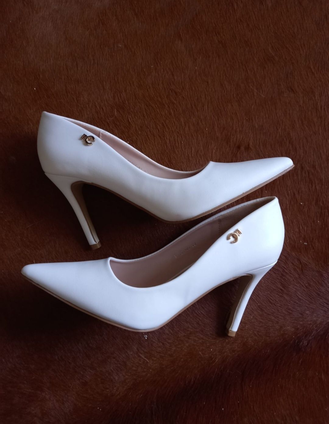 Sapatos brancos salto 39