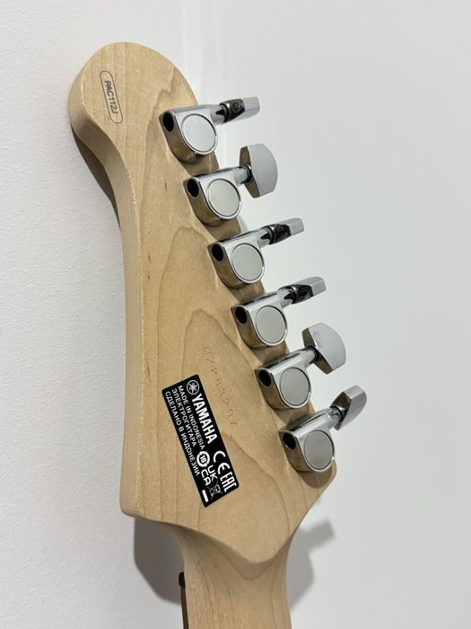 Zestaw Yamaha Pacifica 112J + wzmacniacz Marshall MG15