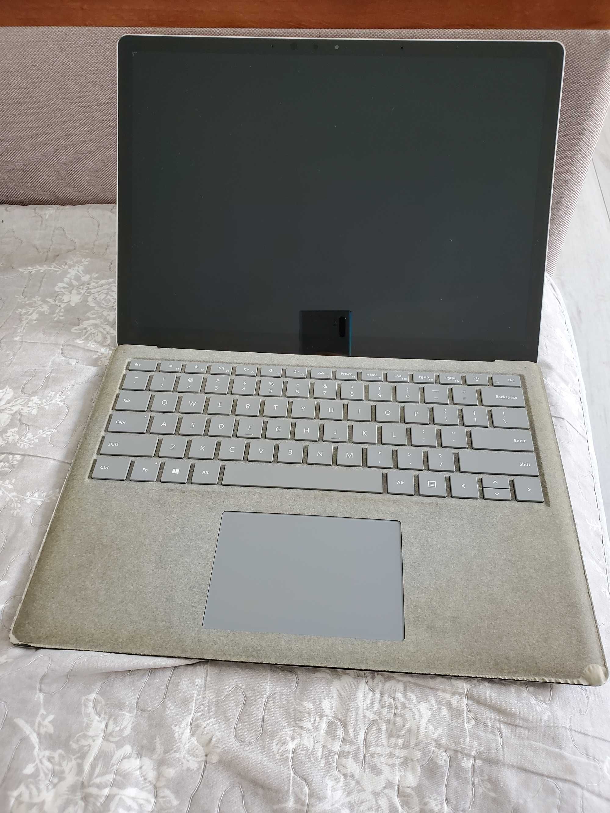 Microsoft Surface Laptop - 1769 13.5" QHD i5-7200U SSD 128Gb RAM 4Gb