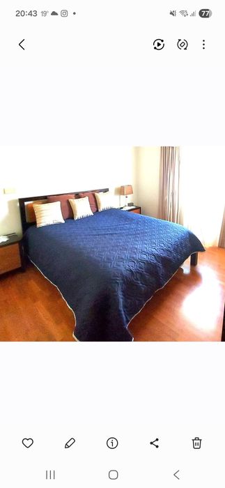 Cama casal, mesas cabeceiras e cómoda