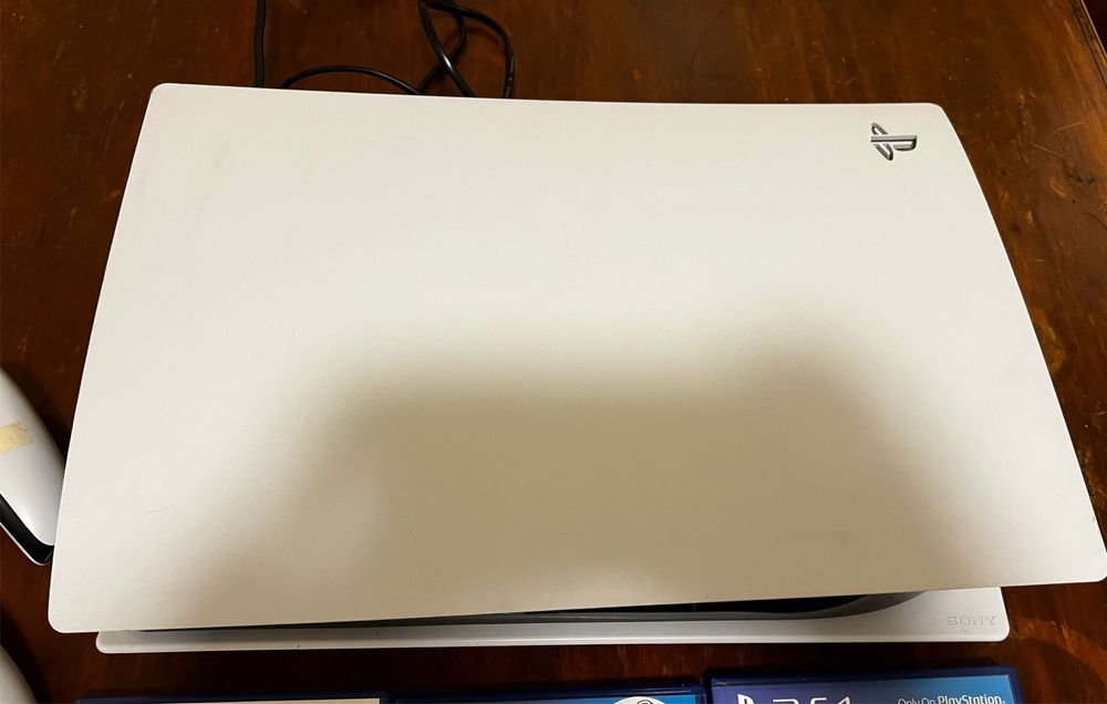 Ps5 com 2 comandos + jogos