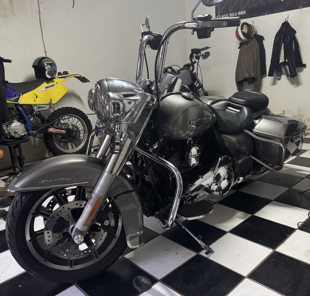 Harley Davidson roadking 103 Road King 2016