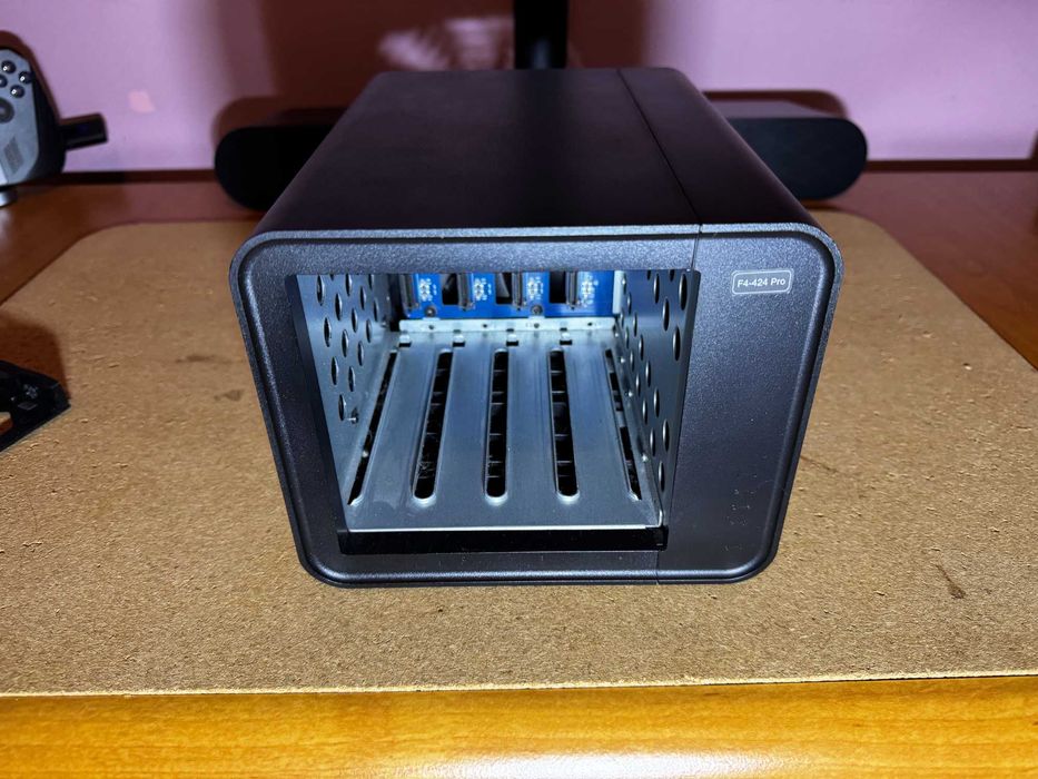 TerraMaster F4-424 Pro, Core i3 N305, 32GB ram, TruNAS, Unraid