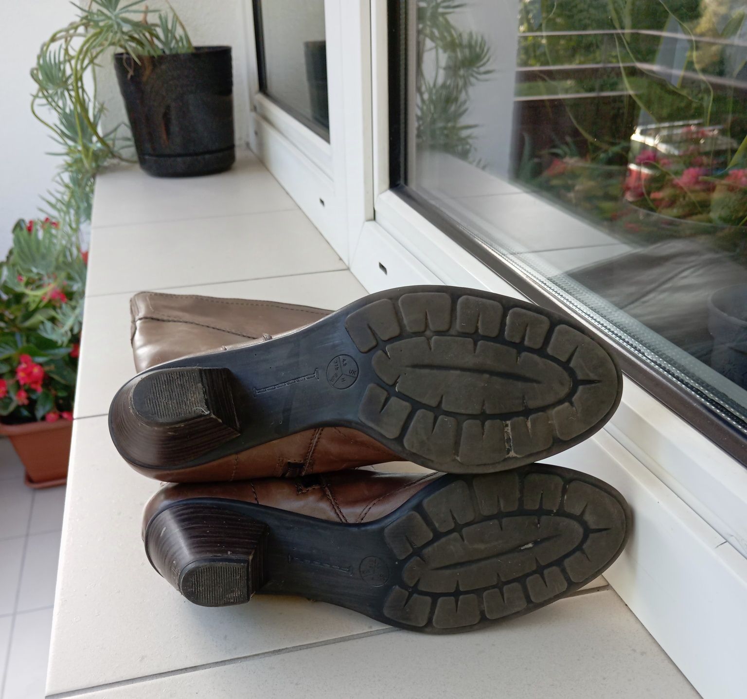Beżowe skórzane buty kozaki Jana, rozmiar 4,5 (37,5).