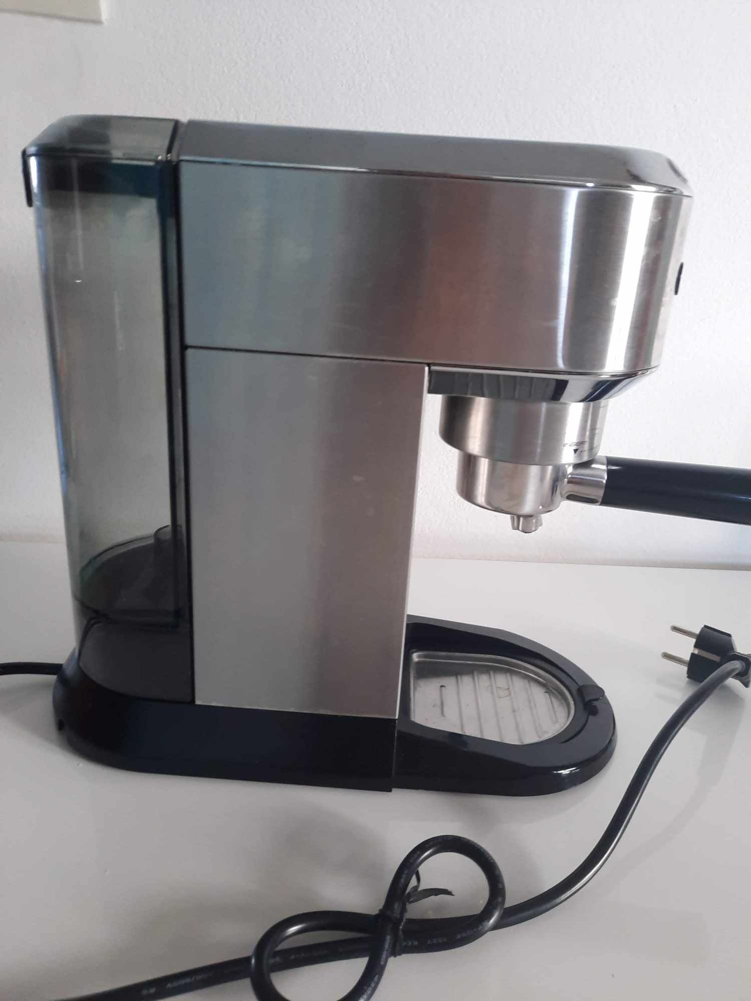 Продам кавоварку DeLonghi EC 685