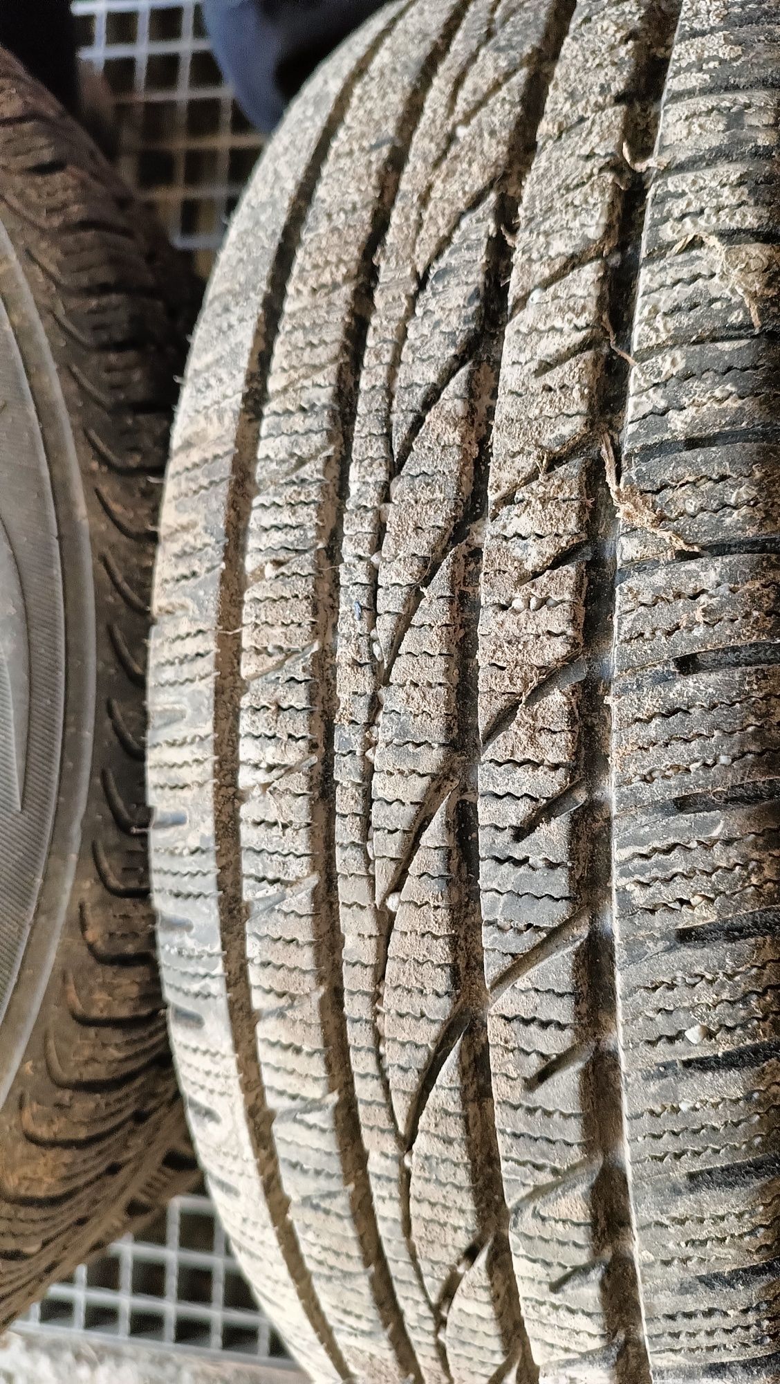 Opony zimowe 165/70r13