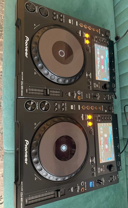 2 x Pioneer CDJ 900 Nexus ( CD + USB )
