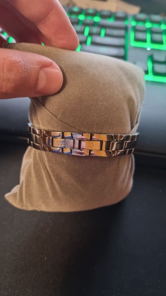 Zegarek damski Guess bransoletka srebrny
