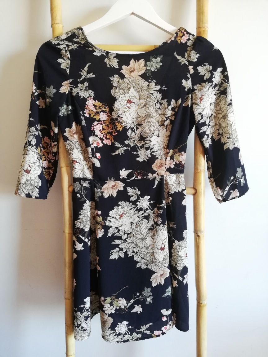 Vestido floral Stradivarius