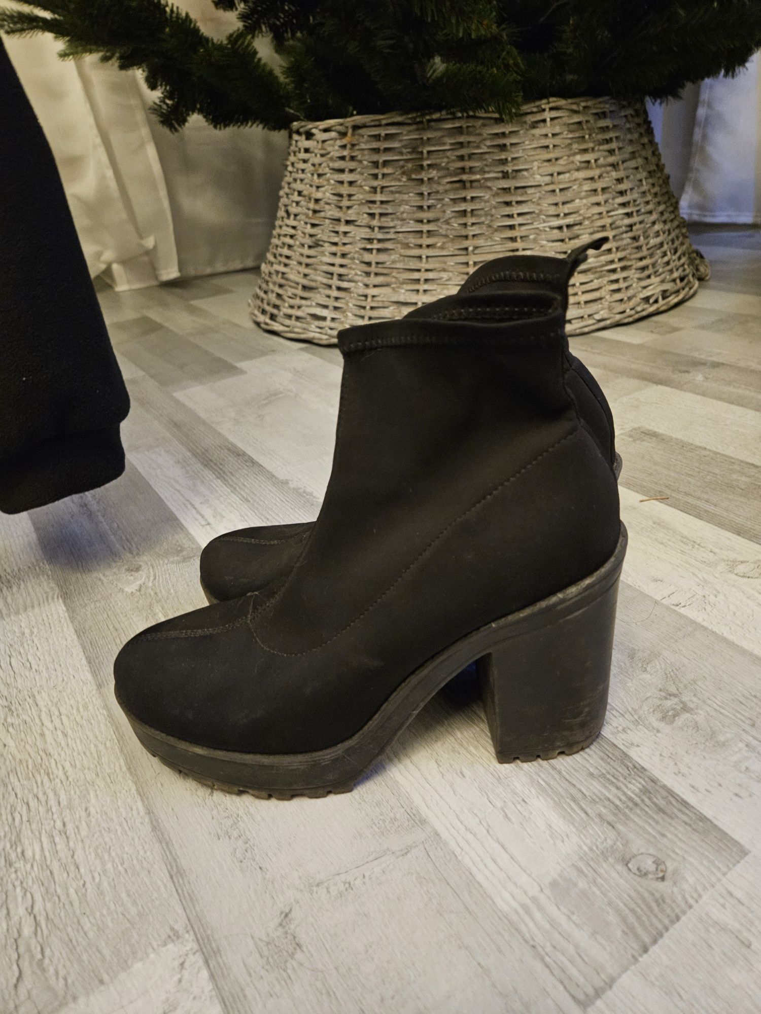 Kozaki czarne botki na platformie rozmiar 37 H&M
