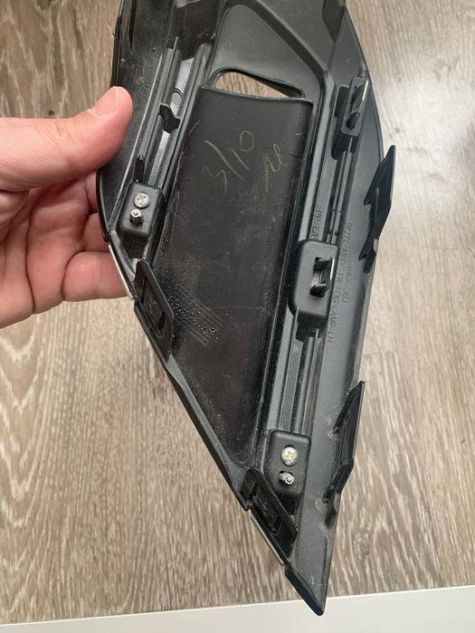 Накладка протитуманки ліва 6400J303 Mitsubishi Outlander