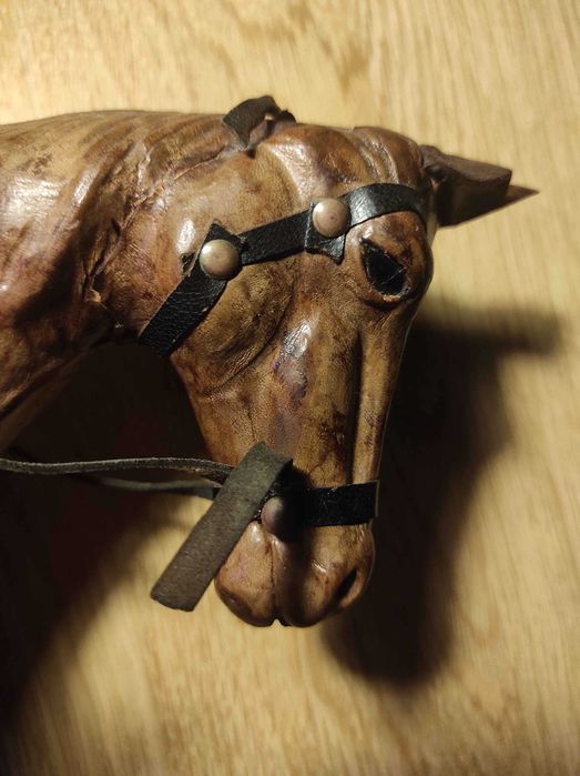 skurzana figurka konia vintage