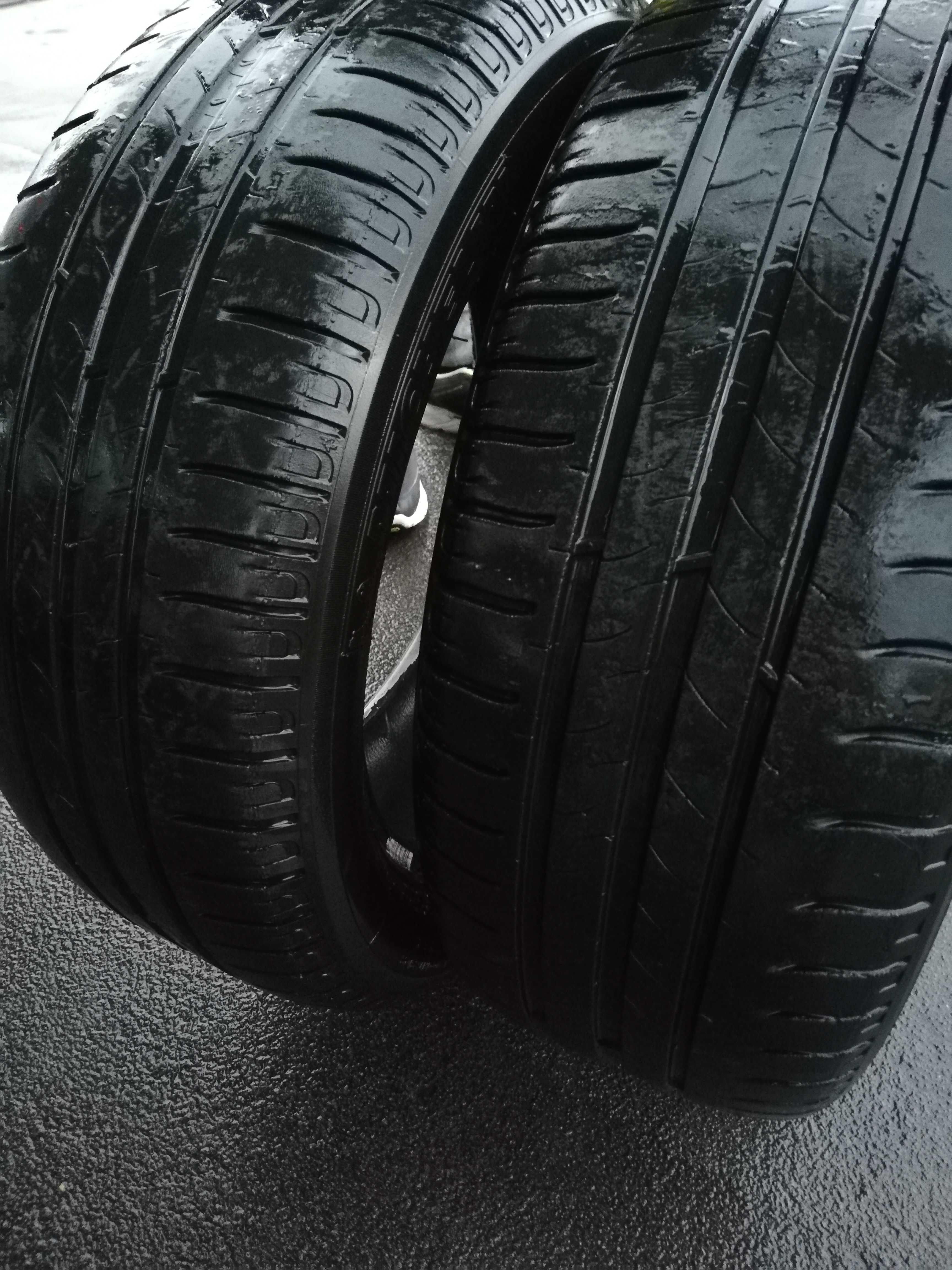 2 conjuntos de 2 pneus cada GOODYEAR e Michelin.
