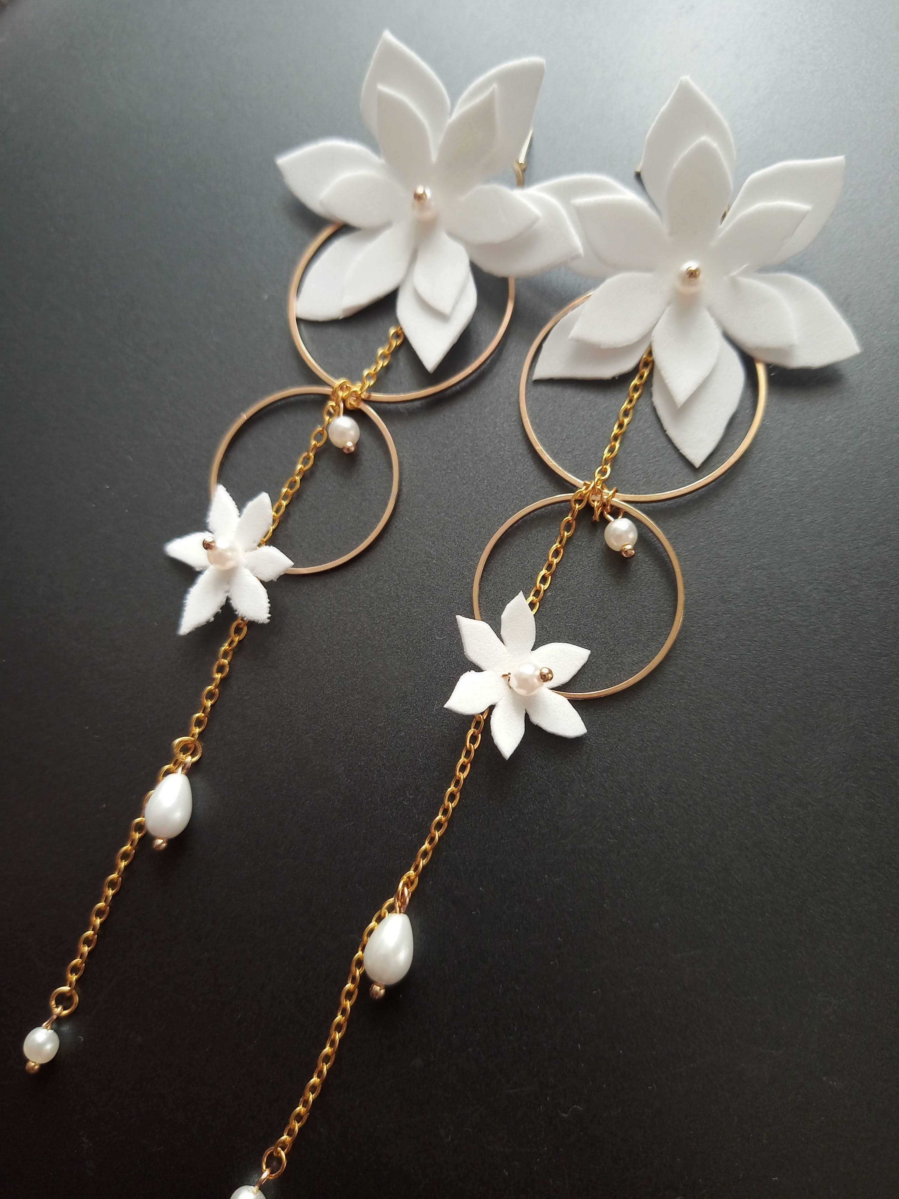 Kolczyki ślubne wizytowe Handmade z białym kwiatem złote długie