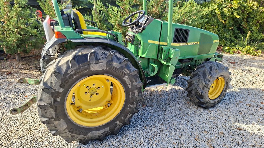 Trator John Deere 1047