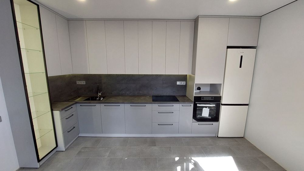 Меблі на замовлення. Шафи-купе. Кухні. Вбудовані меблі. Гардеробні.