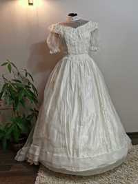 wiktoriańska suknia ślubna z lat 70. inspirowana stylem Gunne Sax