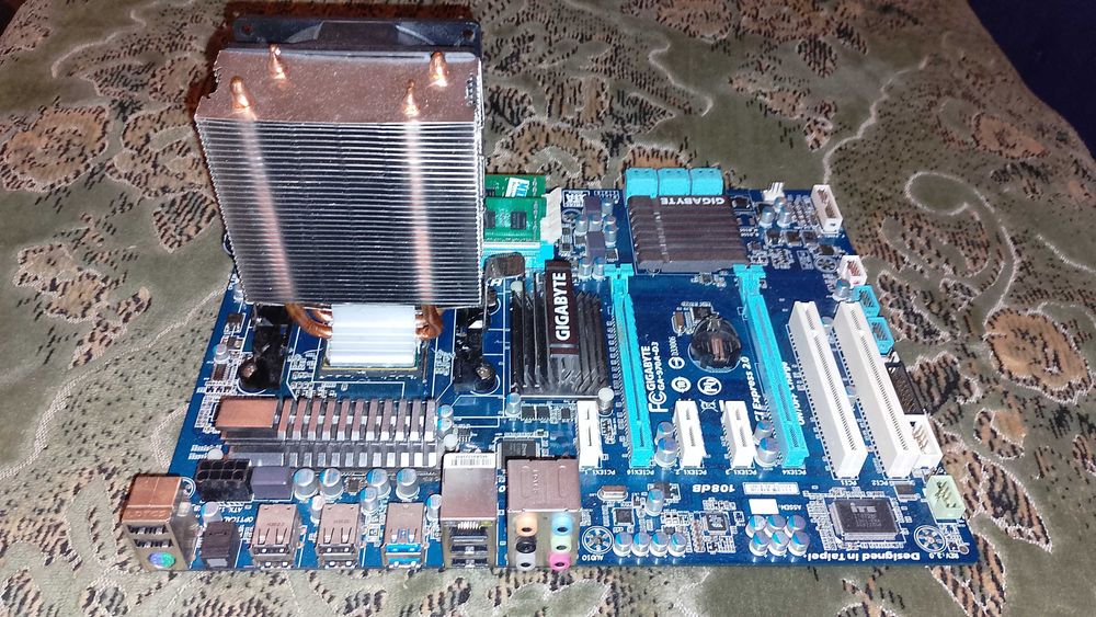 Материнская плата Socket AM3 ( нерабочая ) + процессор , кулер , опера