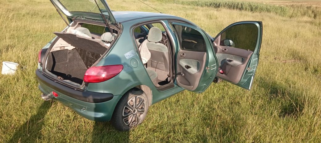 Продам або обміняю Пежо 206 1.4 бензин