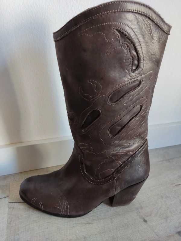 Botas Castanhas estilo cowboy