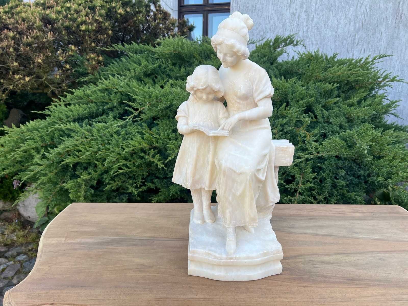 Okazała rzeźba z alabastru