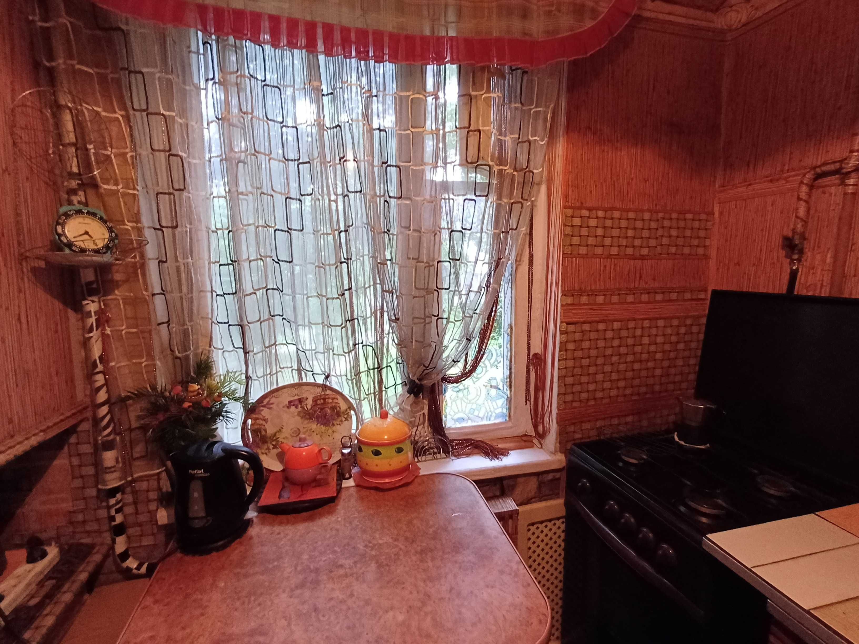 - Кімната для хлопця Колібріс, Гната Юри, Борщагівка