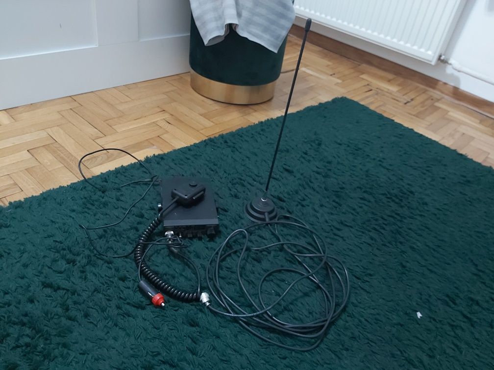 Sprzedam Cb Radio wraz z Antena stan bardzo dobry.