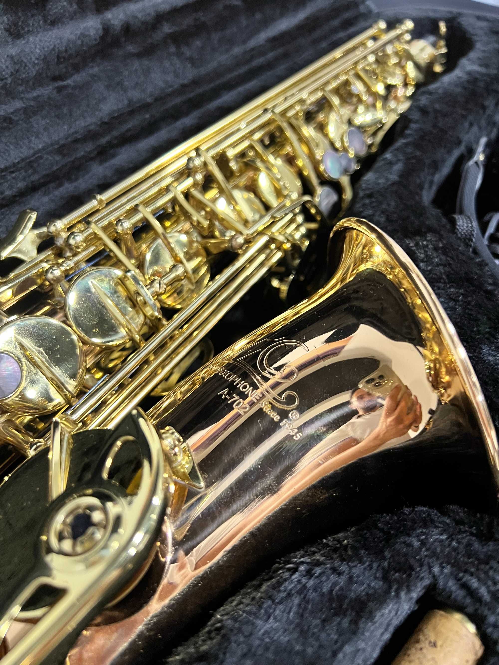 Saxofone Alto LC A-702 em Cobre