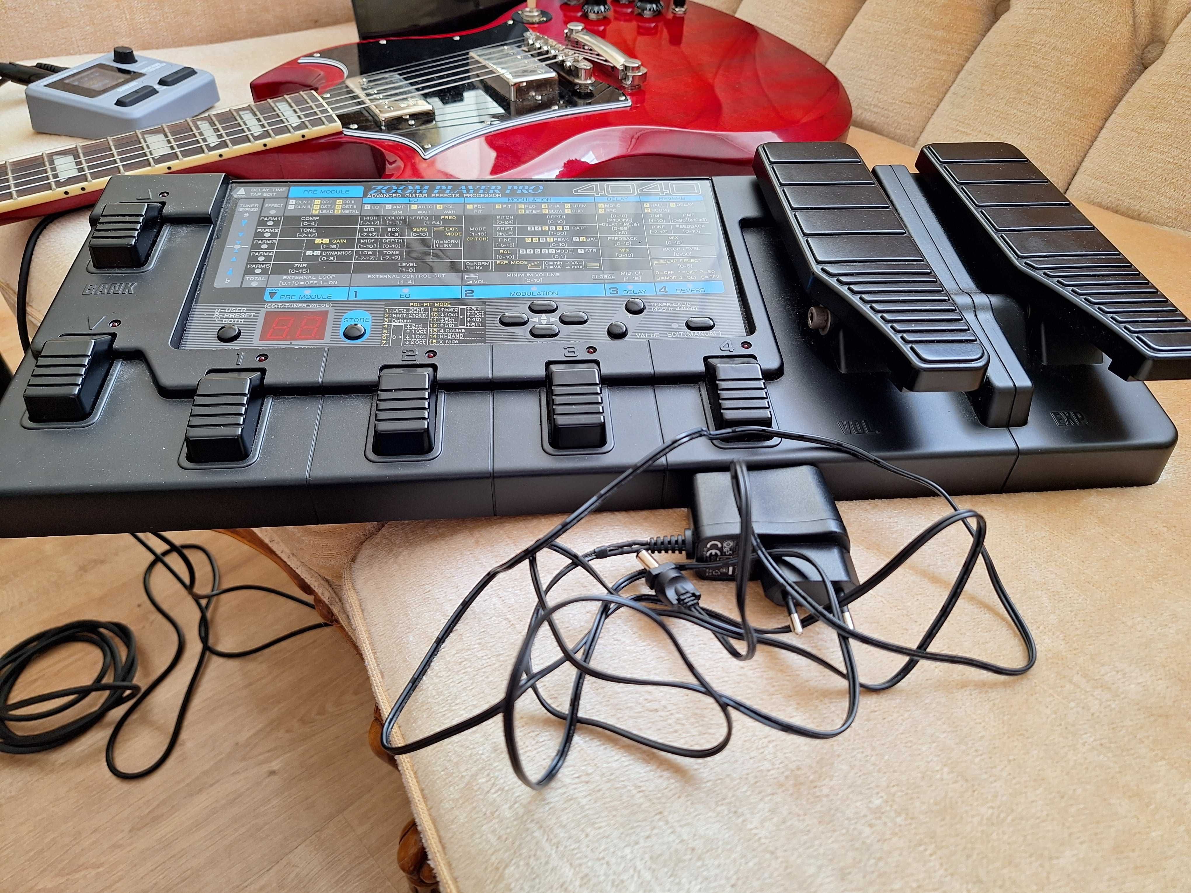 Multiefekt / procesor gitarowy Zoom 4040 z zasilaczem