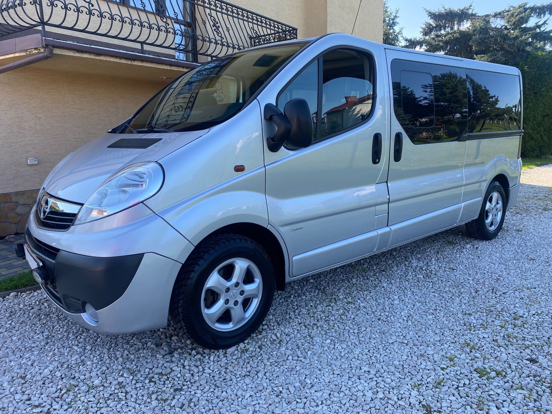Opel Vivaro Max długi 9-osobowy 2x Dzwi Nawiewy, Niski przebieg