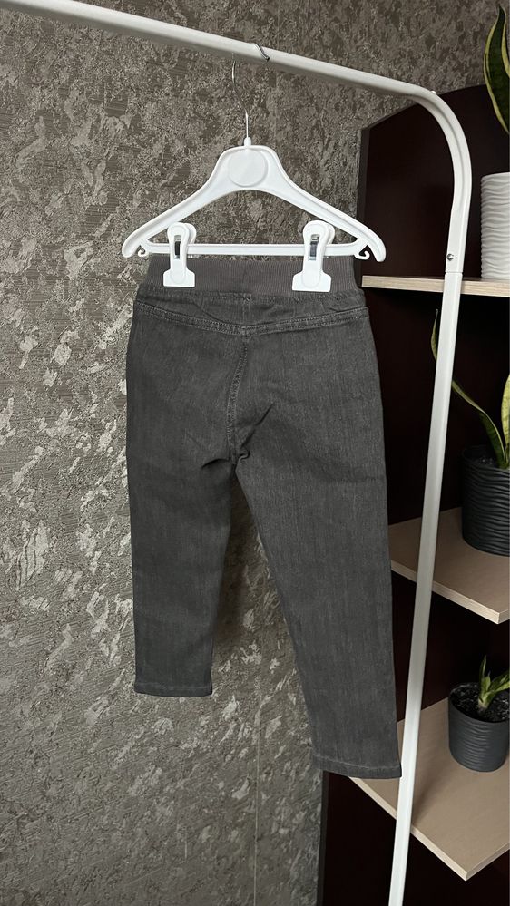 Сірі джинси для дівчинки від 5.10.15, розмір 92