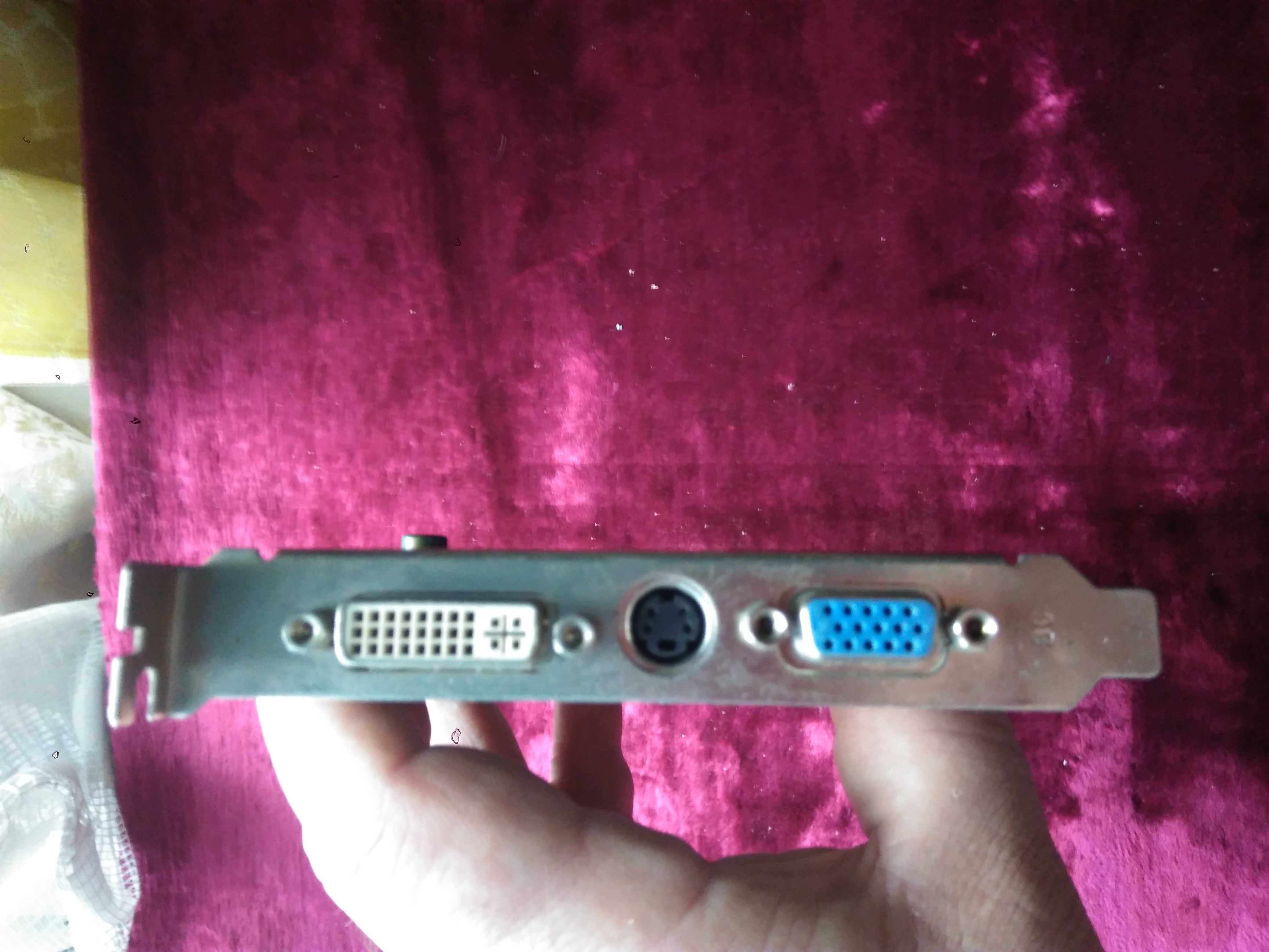 Видеокарты  GeForce 8600 GTX 256 Mb PCI-E  и  GeForce FX5200 128Mb AGP
