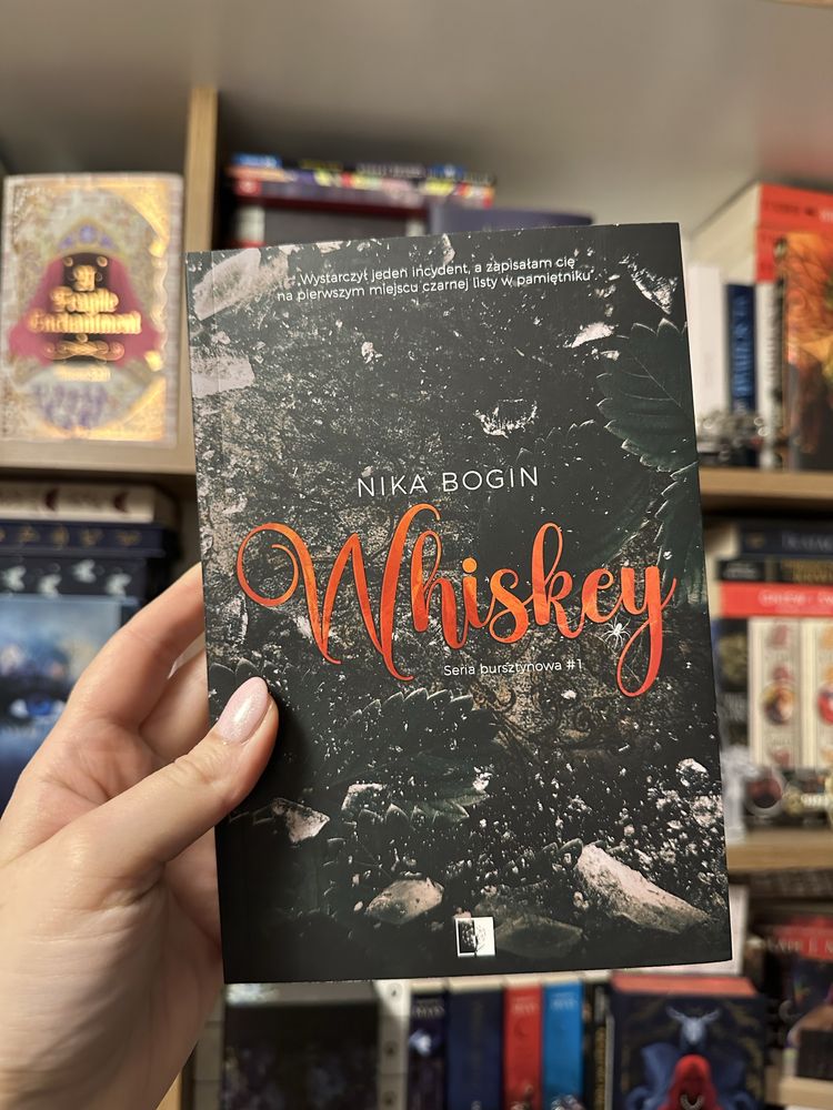 Whiskey Nika Bogin wydawnictwo niezwykłe + zakładka