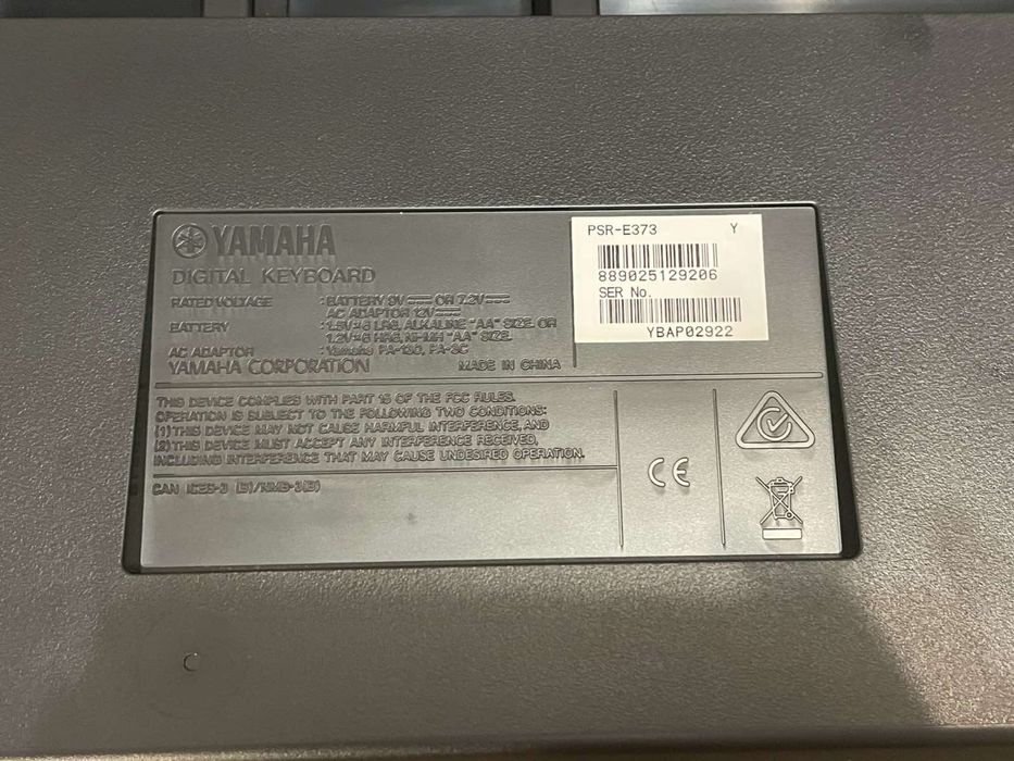 Синтезатор Yamaha PSR-E373.