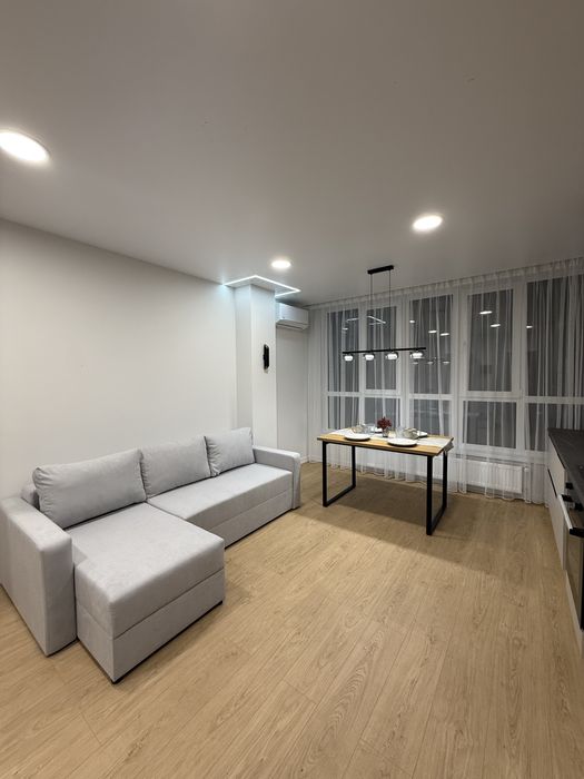 Продам 3-к квартиру з новим ремонтом — заїжджай і живи