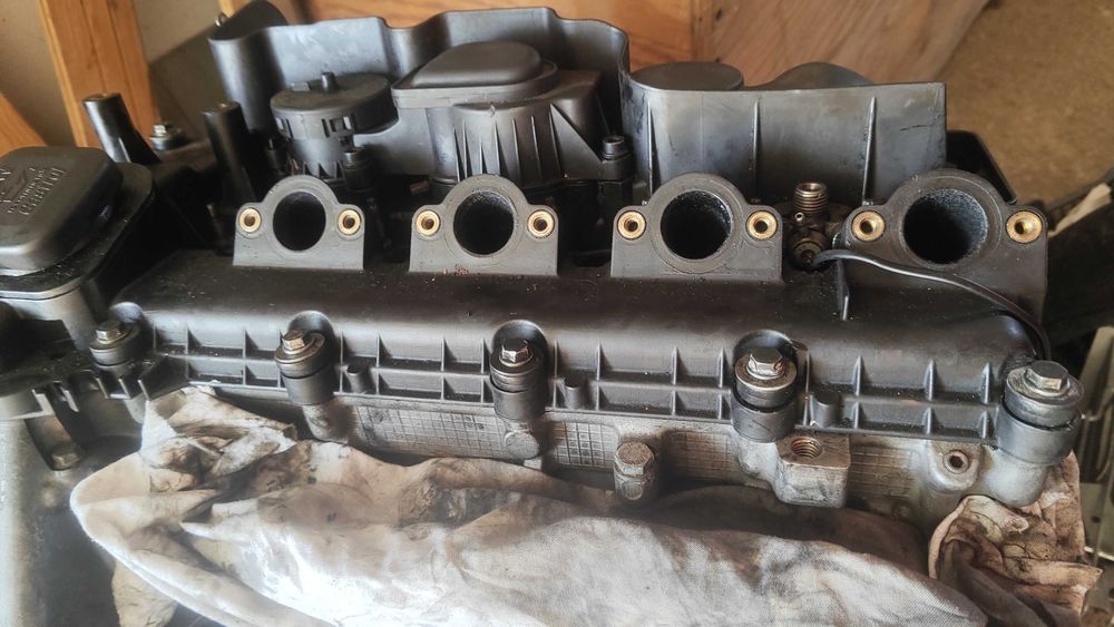 CABEÇA do MOTOR com tampa das válvulas BMW E46 320D (original)