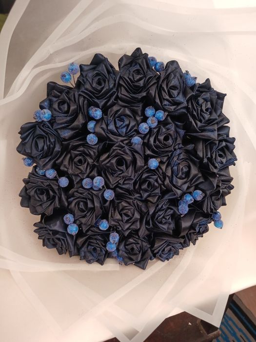 Букет из атласных роз