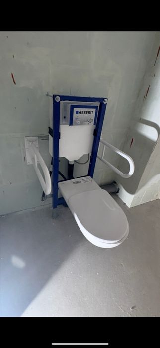 Miska ustepowa dlw niepelnosprawnych Geberit Selnowa Comfort