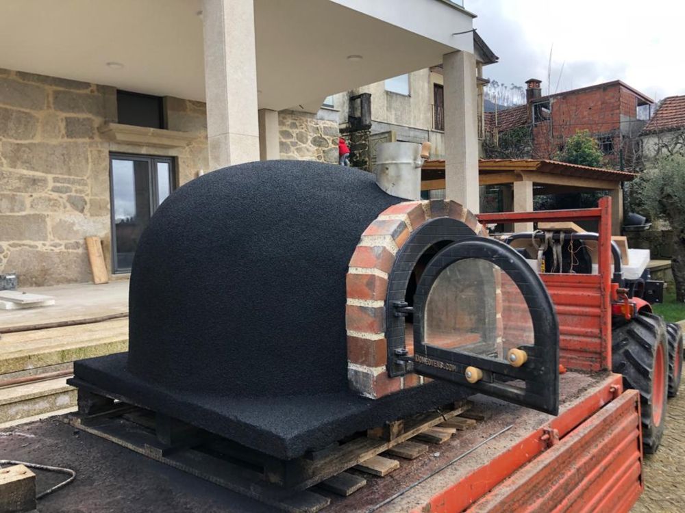 Forno a lenha isolado