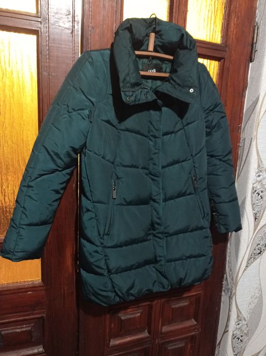 Молодіжний сучасна куртка-пуховик на 44 розмір одягу.