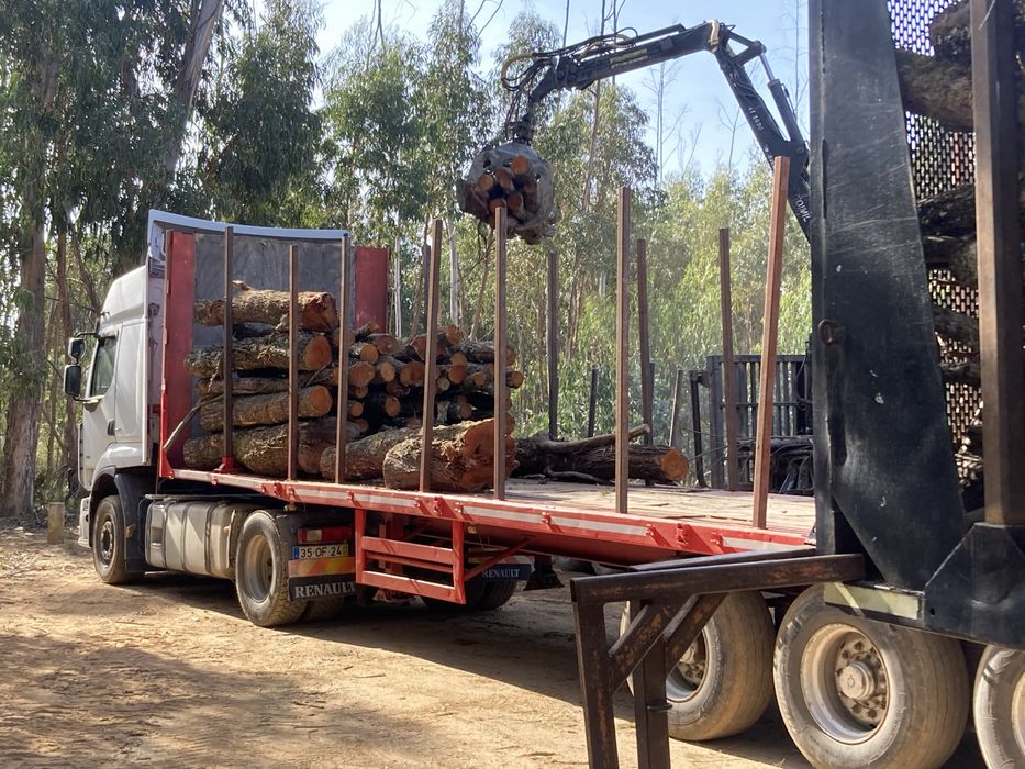 Semi Reboque com estivas