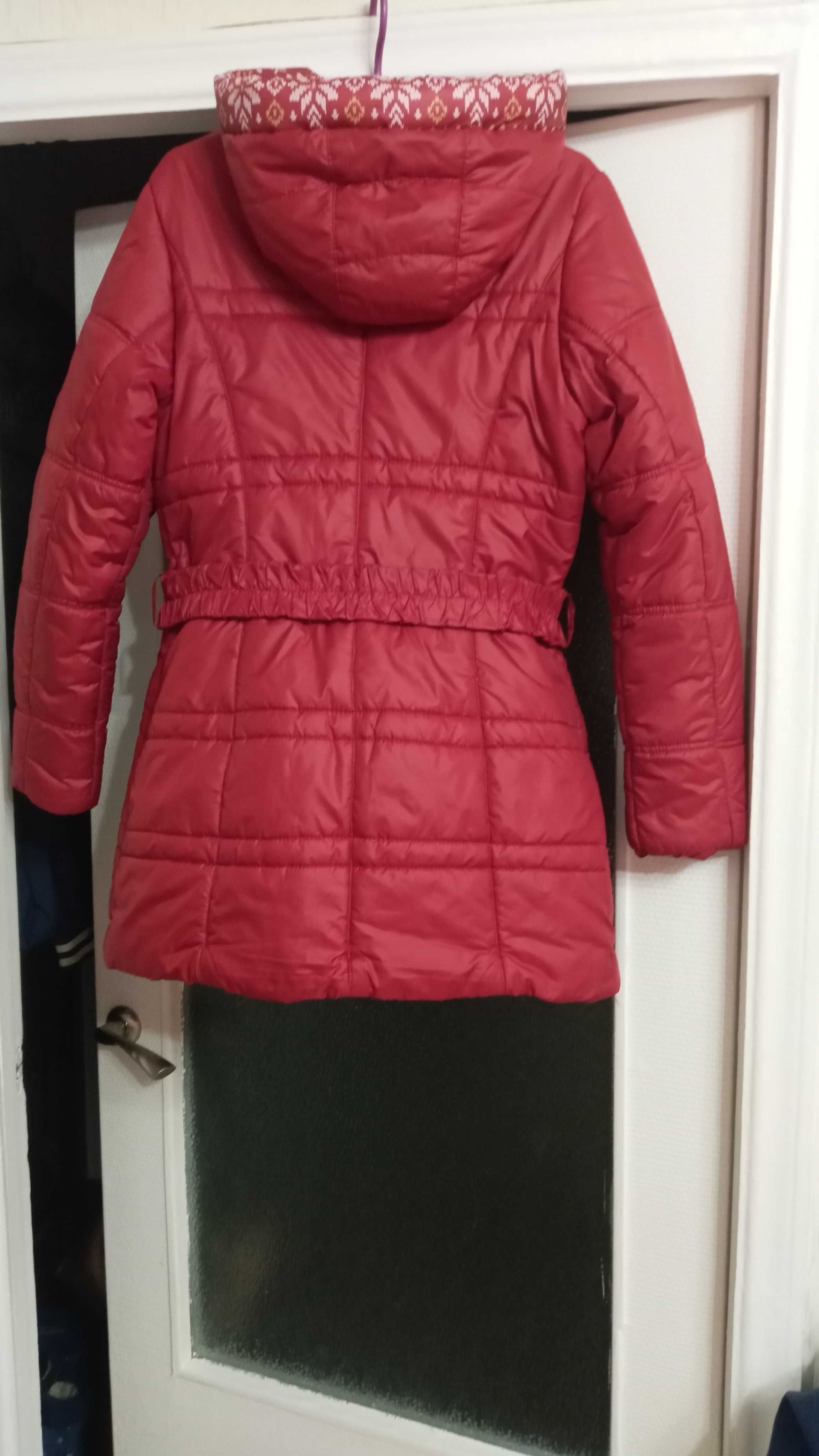 Продам  зимову жіночу куртку- вишиванку 46р. 470 гр.