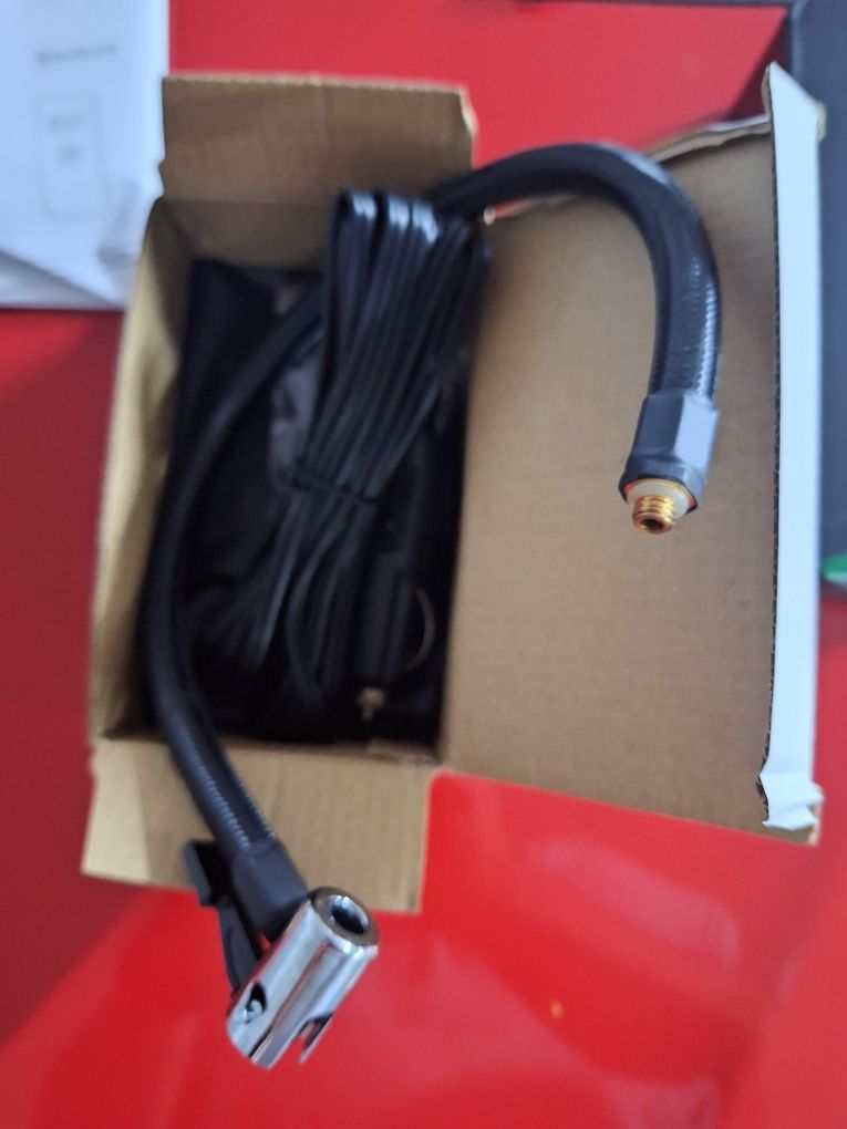 Bomba portátil para pneus com lanterna e bolsa nova