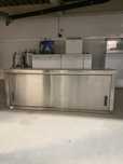 Movel em inox com portas de correr