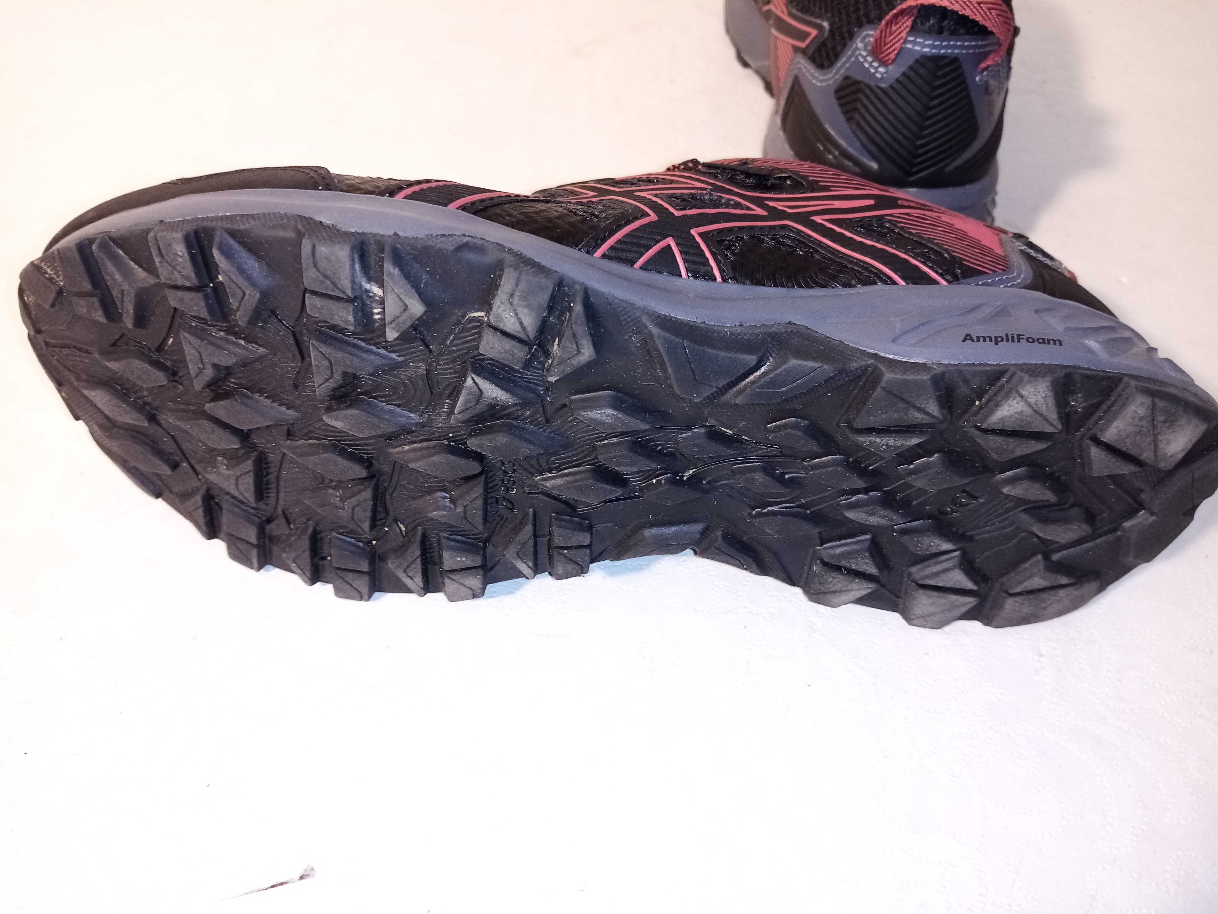 buty trekkingowe  do biegania Asics GEL-SONOMA GTX 40 ,5  jak nowe