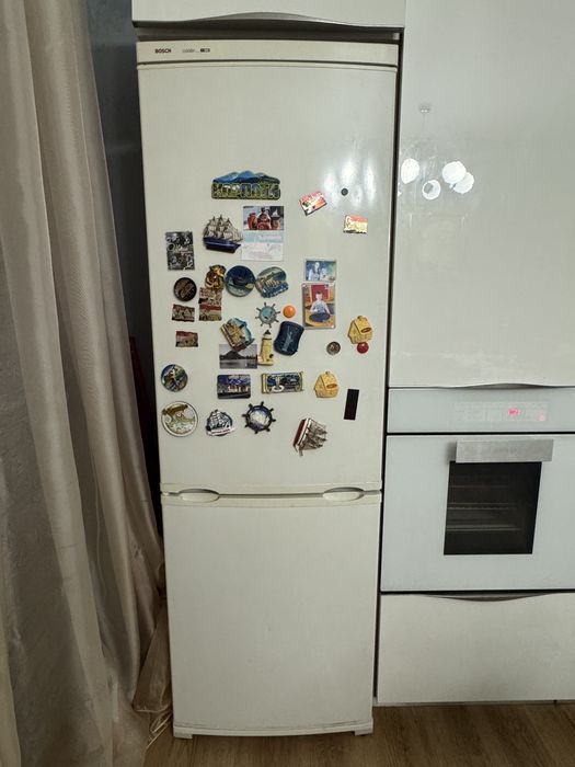 Холодильник двокамерний з морозилкою Bosch в гарному стані