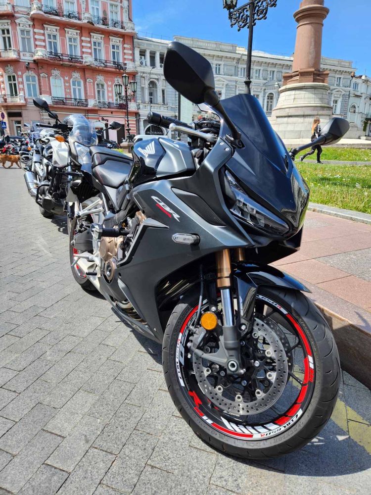 HONDA CBR 650 R / мотоцикл