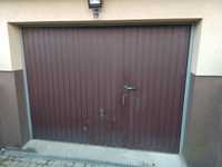 Brama garażowa z drzwiami