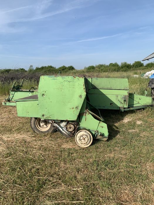 Пресс-подборщик тюковий