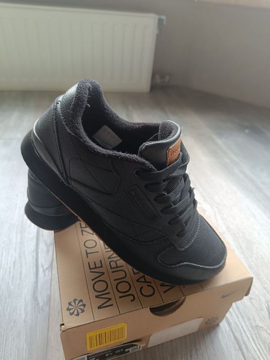 Кросівки- Демісезон, 37р.- 23,5см.